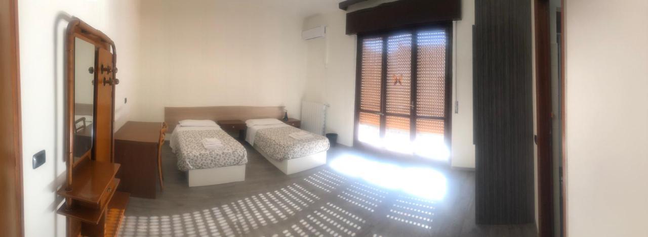 New Family Inn Перо Екстериор снимка