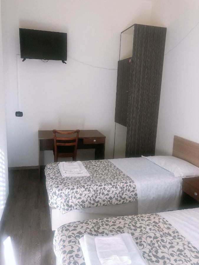 New Family Inn Перо Екстериор снимка