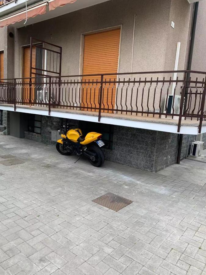 New Family Inn Перо Екстериор снимка