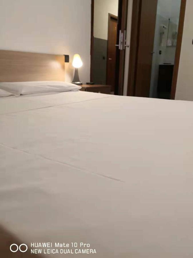 New Family Inn Перо Екстериор снимка